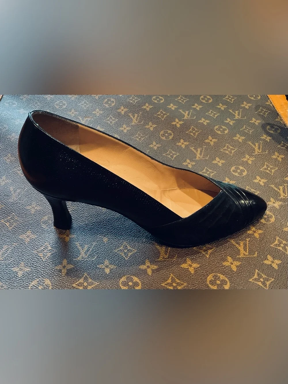 Bruno Magli Black Pointed-Toe Leather Pumps with Pleated Detail